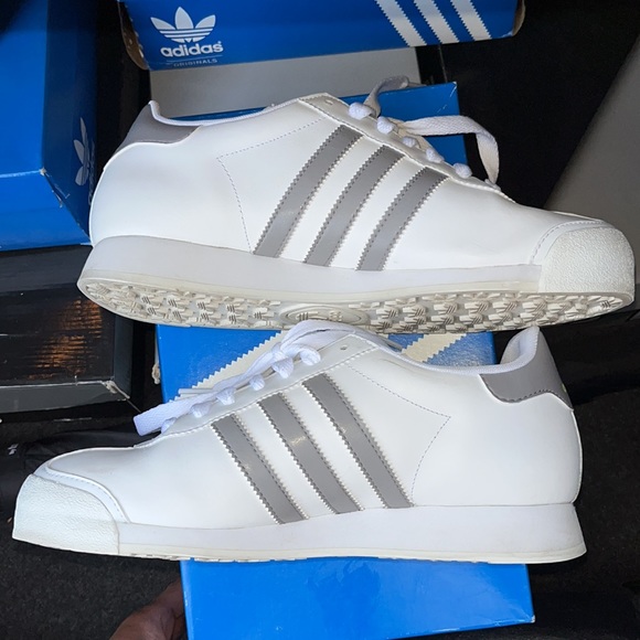 Sneaker - Picture 3 of 4